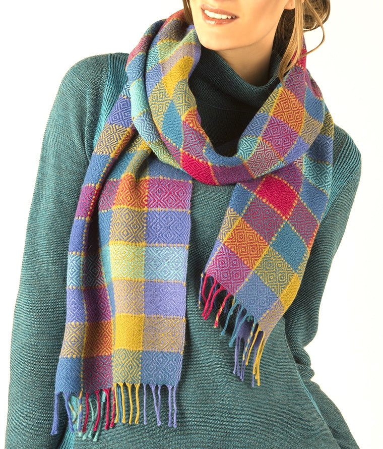 Wide diamonds scarf C001