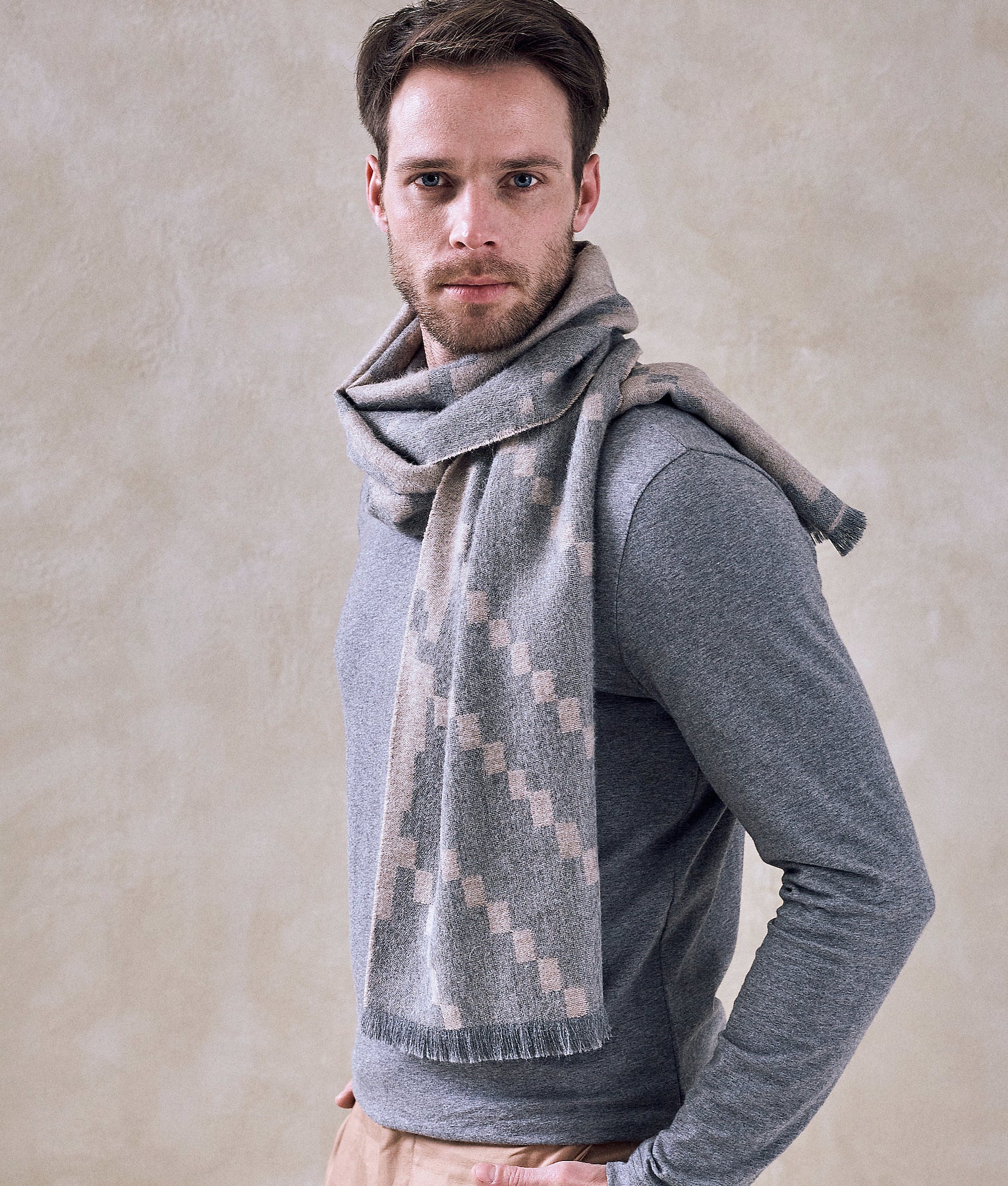 Sliding Scarf C003