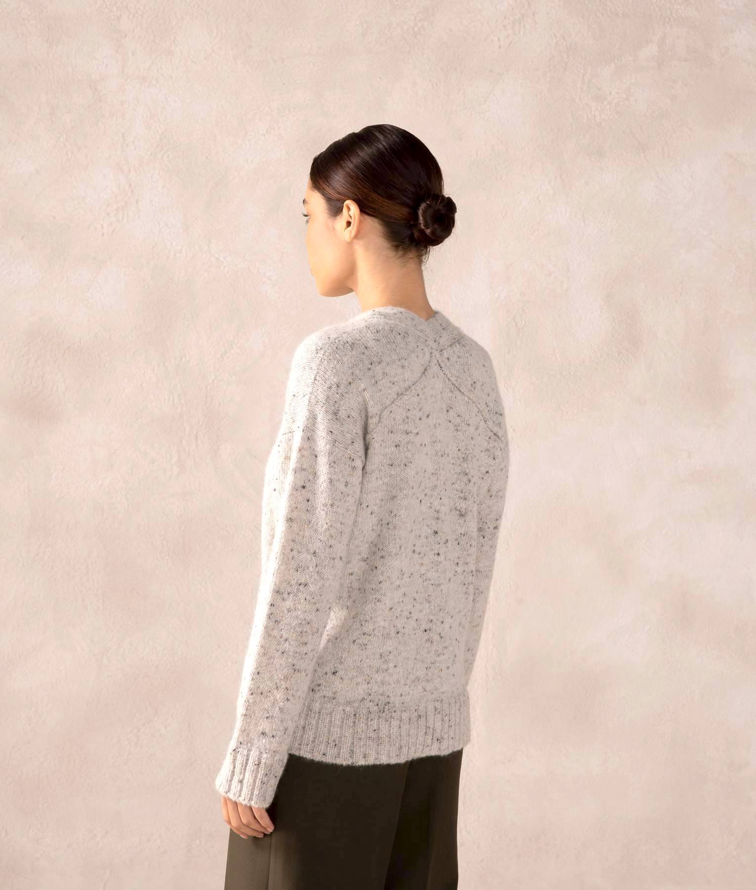 Easy Fit Jersey V Neck Pullover C004