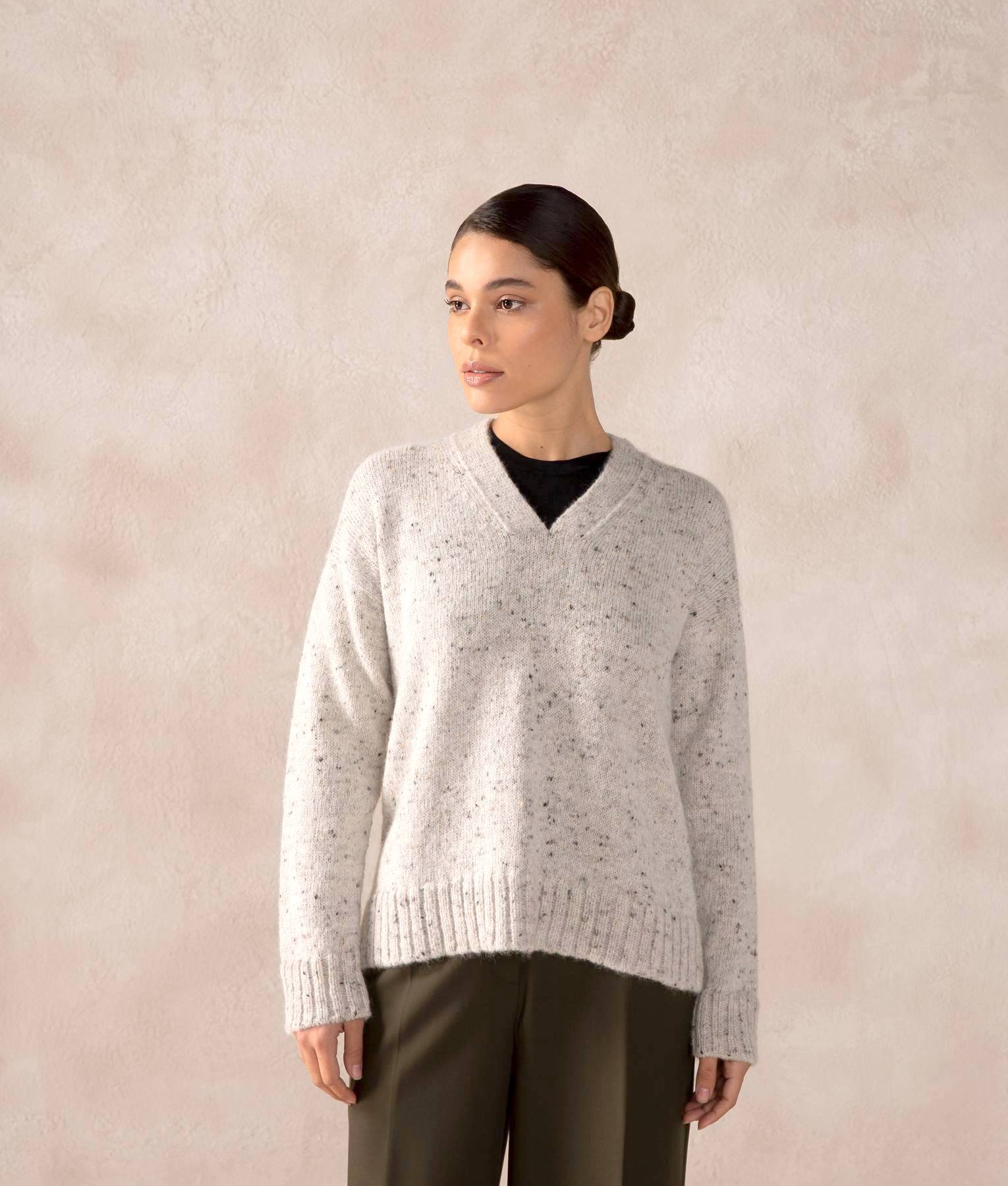 Easy Fit Jersey V Neck Pullover C004
