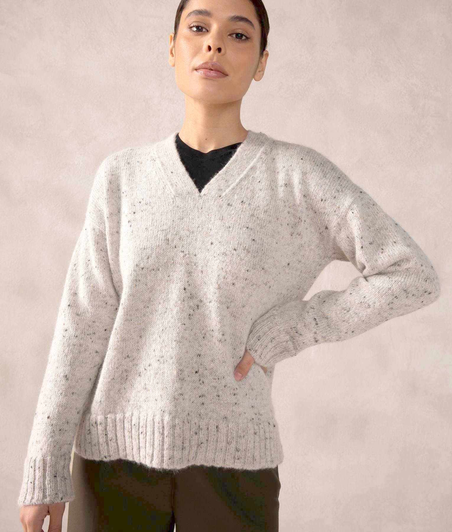 Easy Fit Jersey V Neck Pullover C004