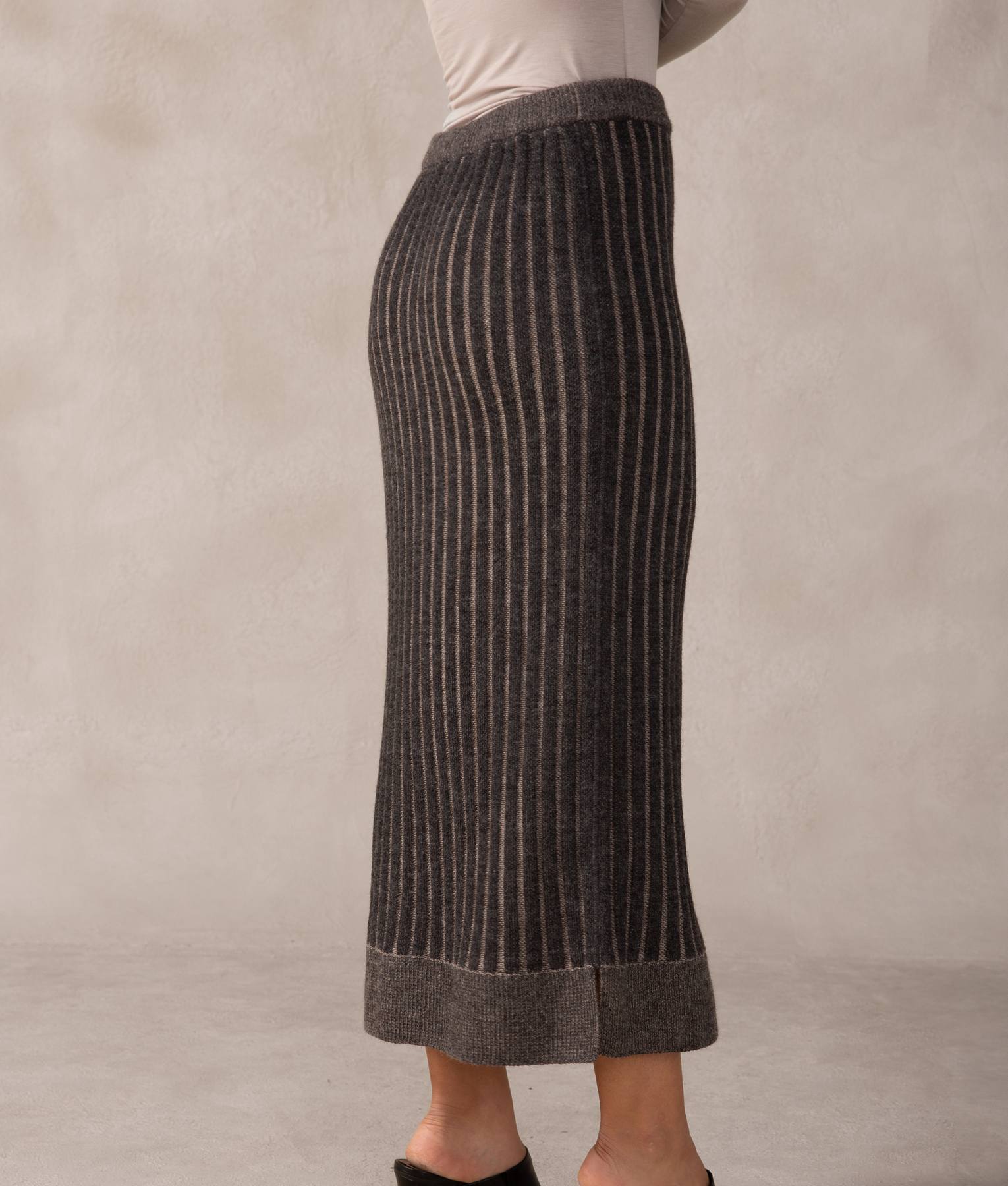 Reversible Ribbed Skirt C006