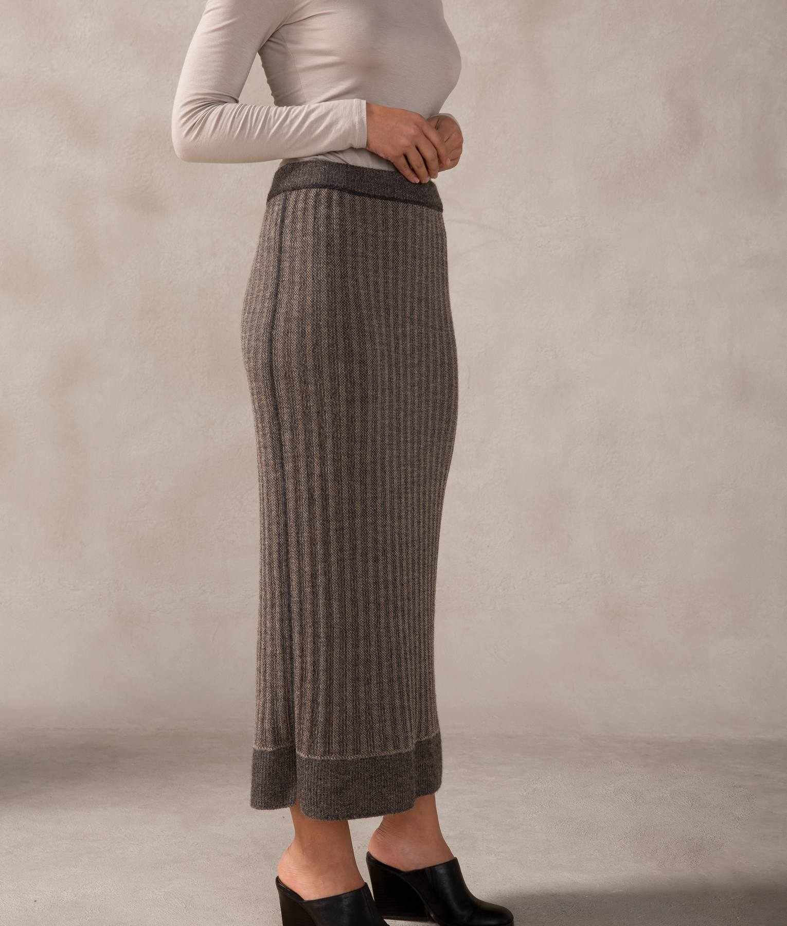 Reversible Ribbed Skirt C006