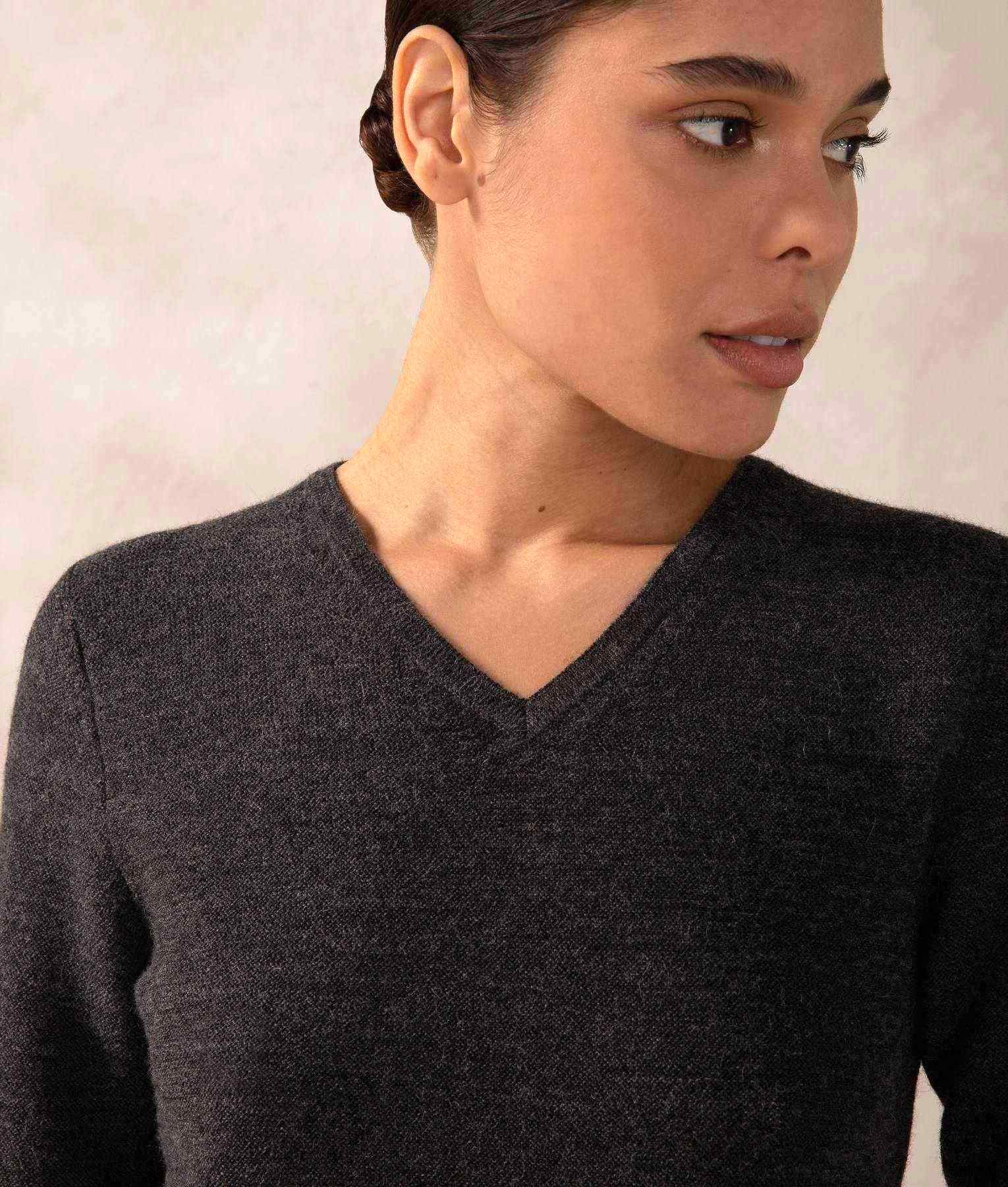 Links Basic Vee Pullover 403