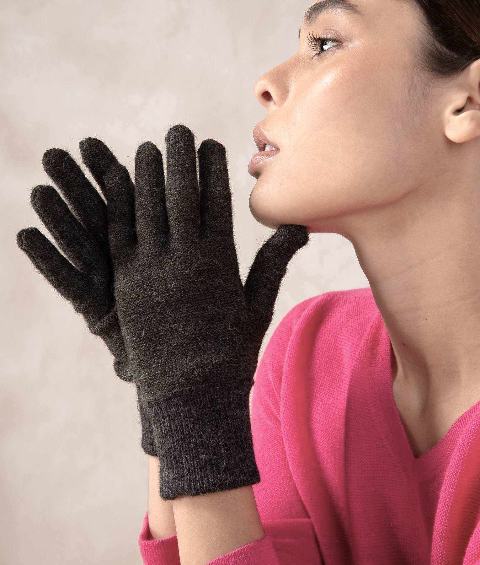 Reversible Gloves C004