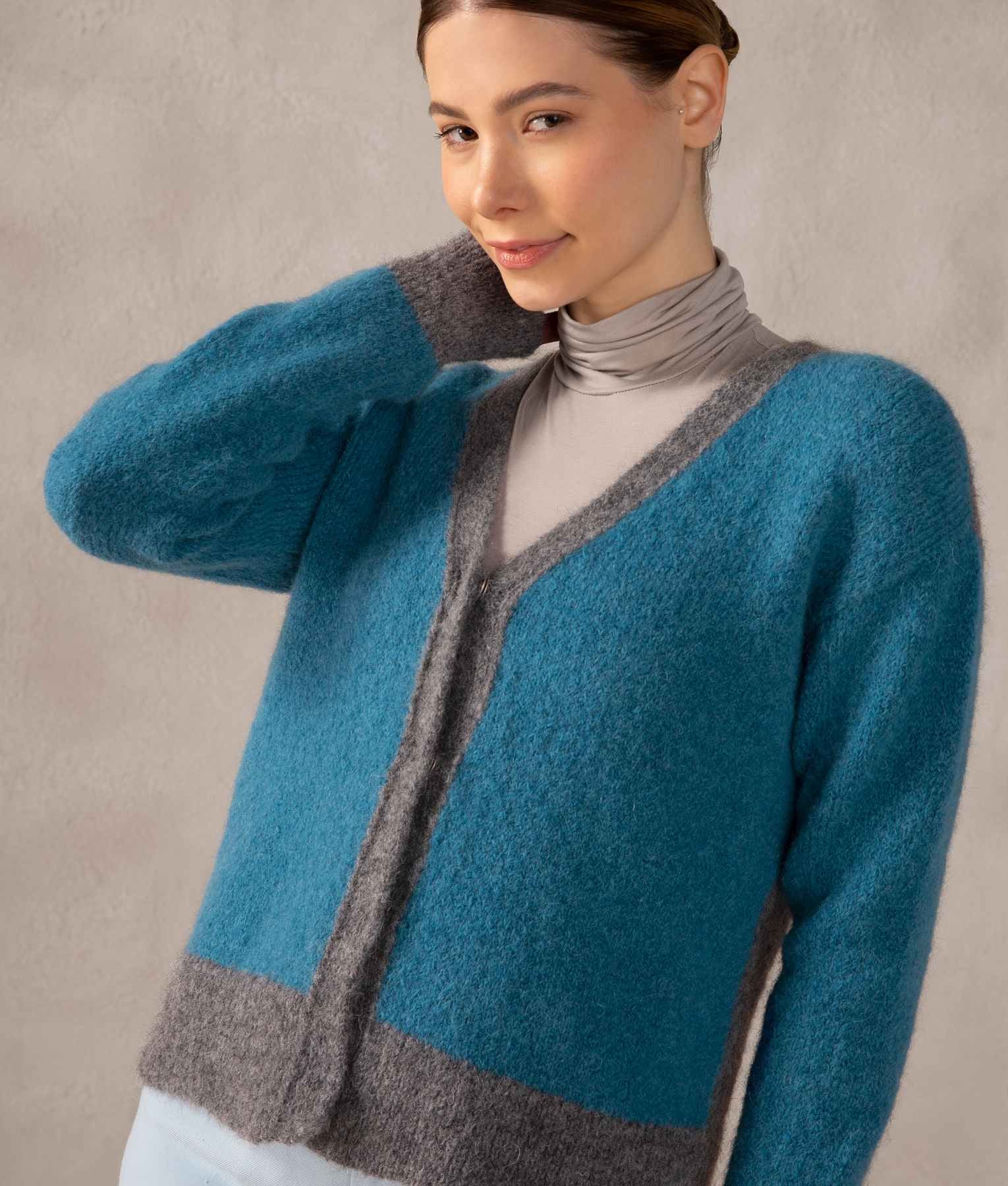 Easy Fit Colour Blocked Cardigan C002