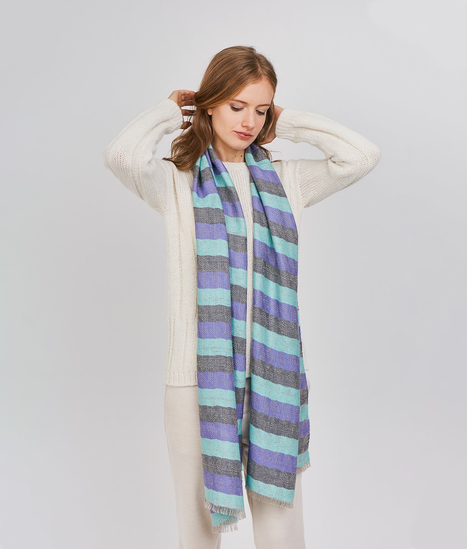 Renewed BW scarf C002