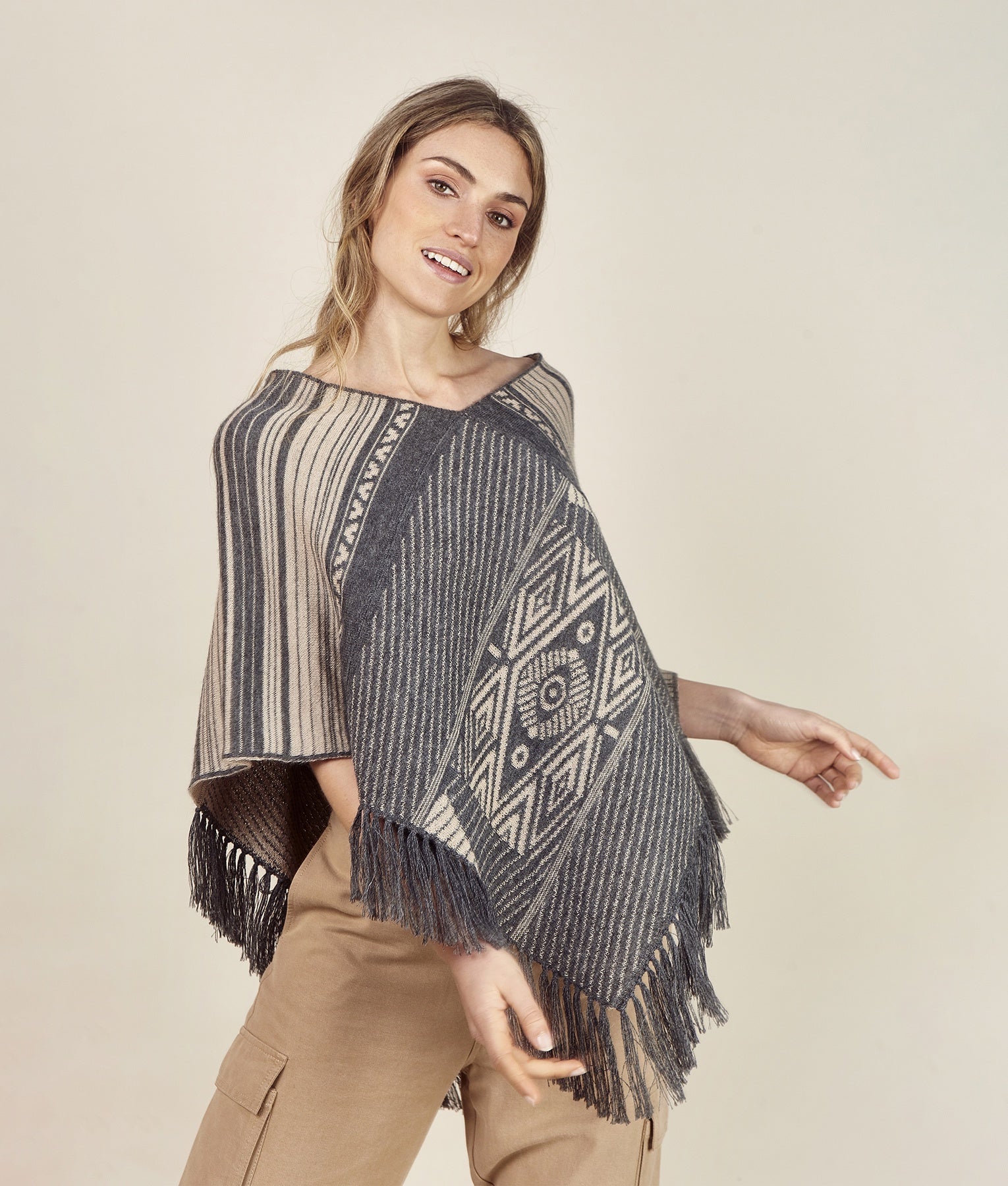 Cubic Poncho Reversible C005