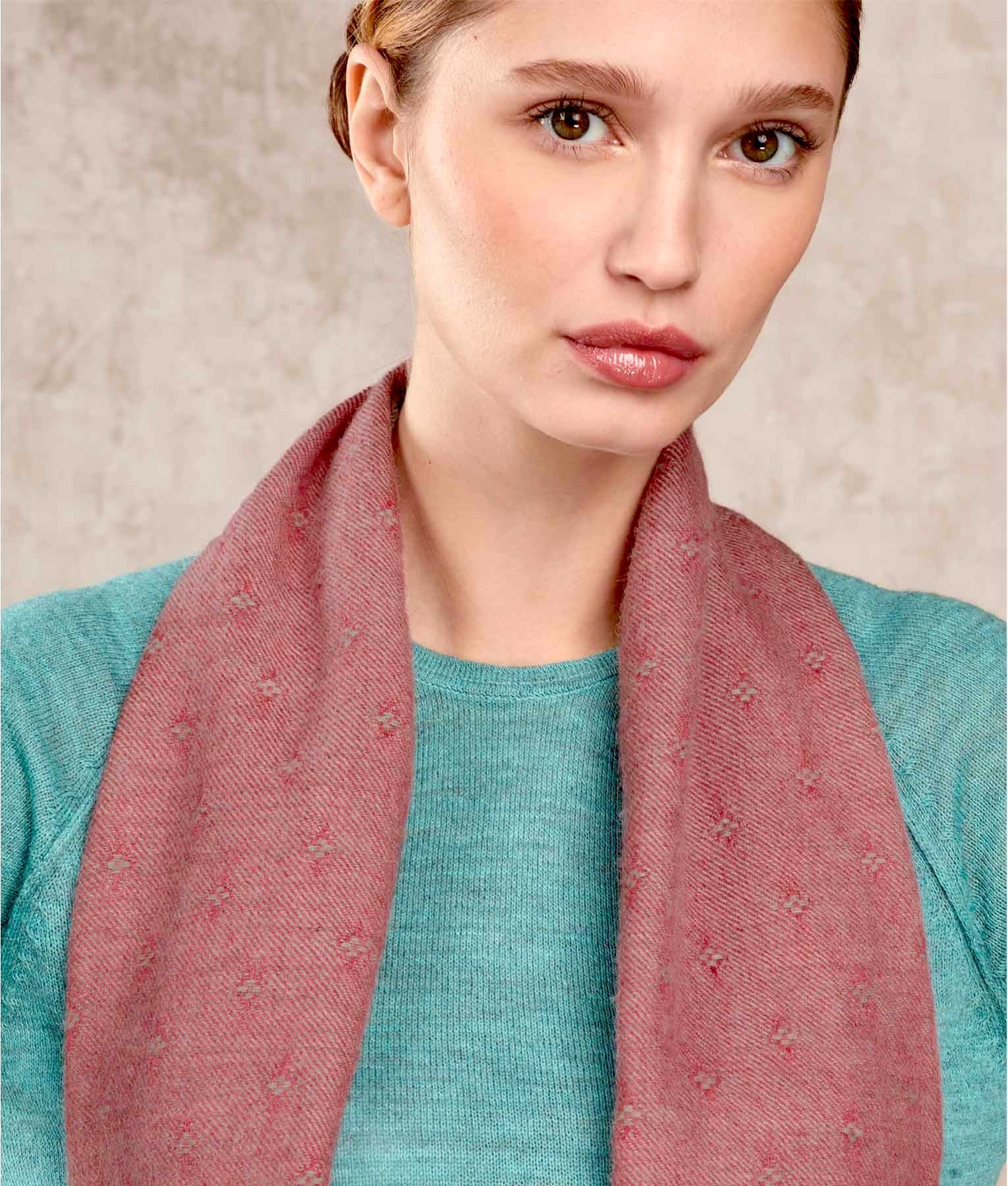 Los Adoquines Alpaca Scarf - Heather Cerise & Grey C007 - Unisex