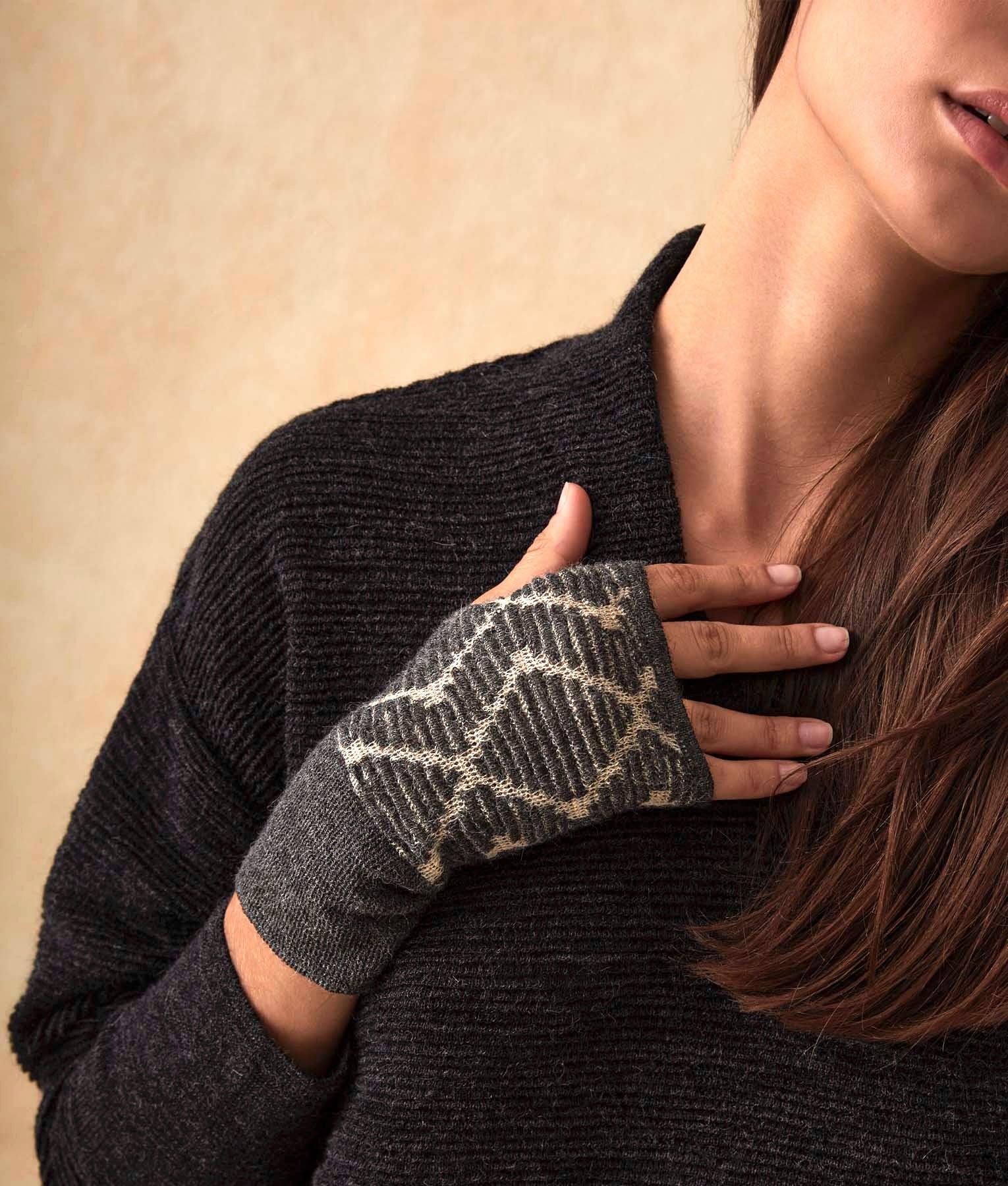 Reversible Tuck Stitch Fingerless Gloves C001