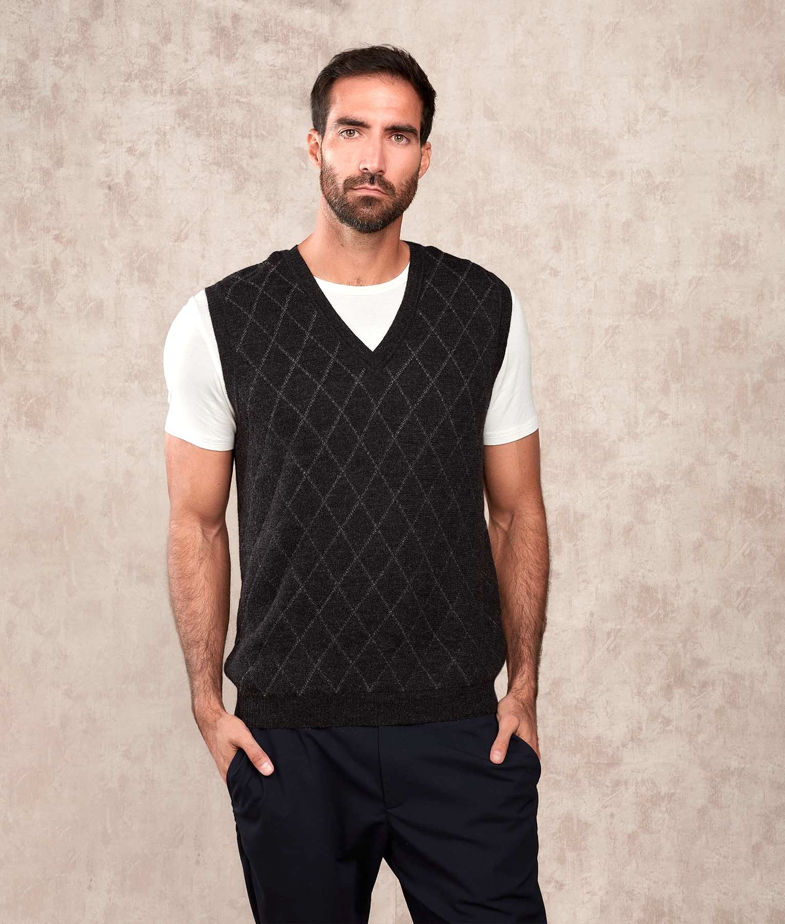 Los Cocos Alpaca Vest - Charcoal C002 - Men's