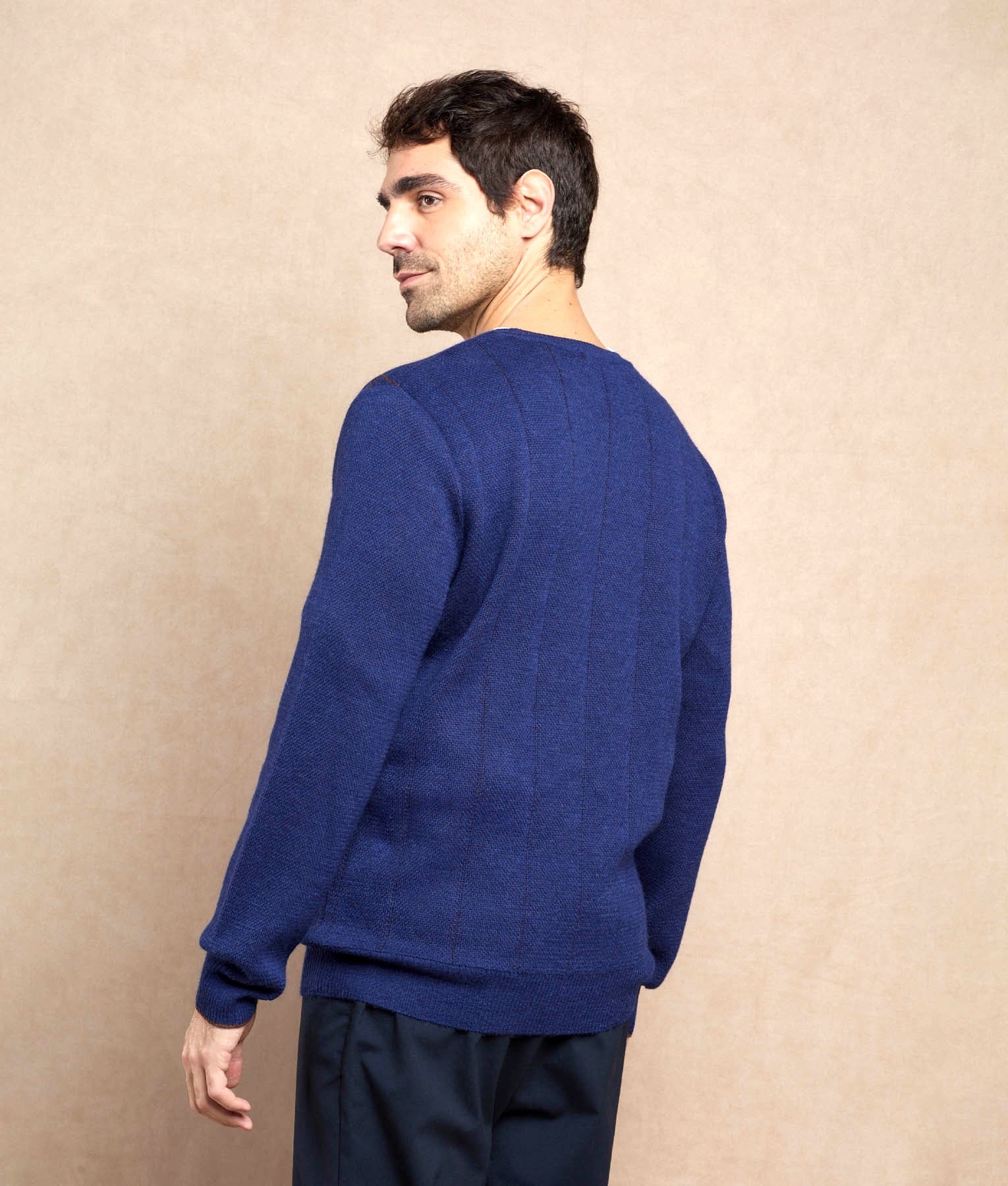 Men 's Embroidered Crew Neck Jumper C002
