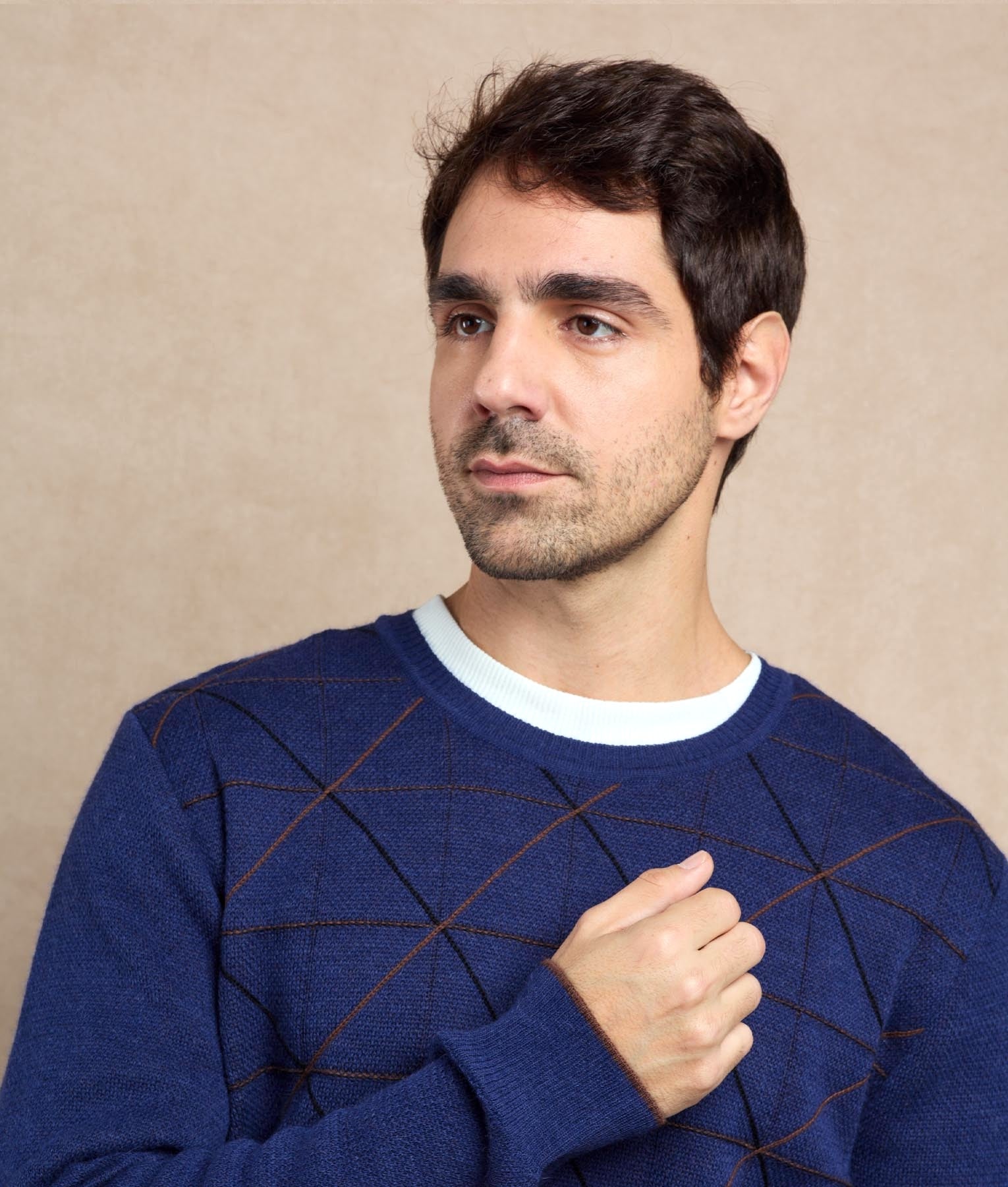 Men 's Embroidered Crew Neck Jumper C002