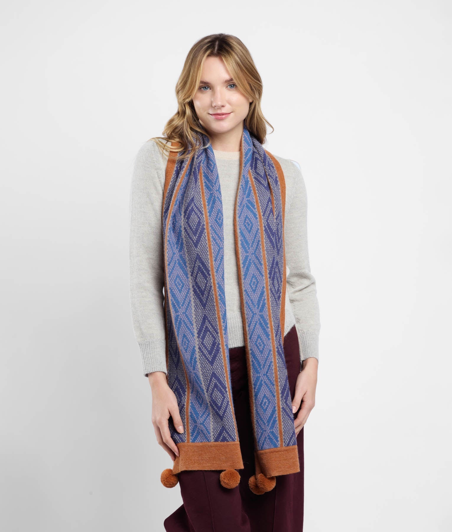 Las Huellas Scarf C002