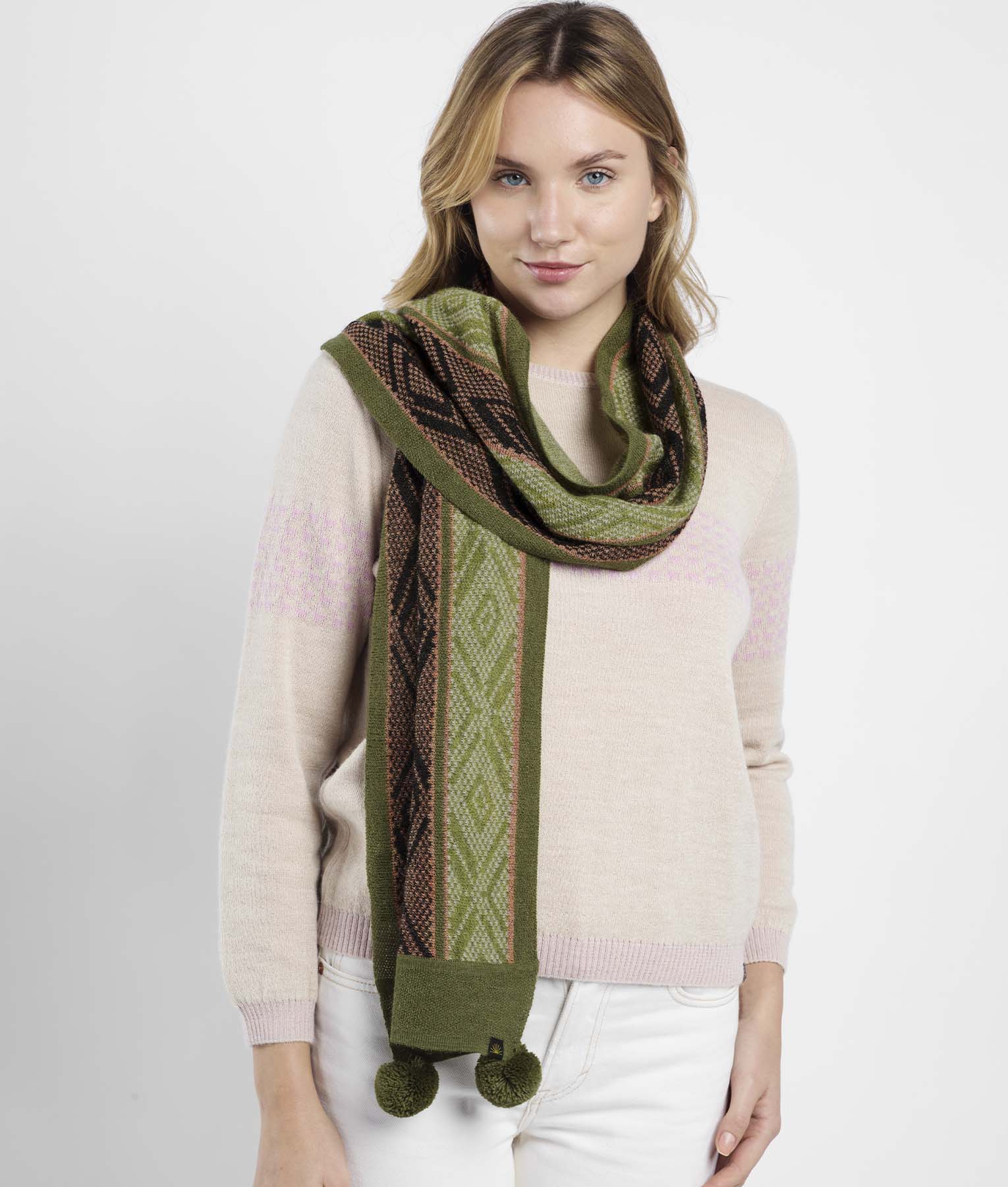 Las Huellas Scarf C004