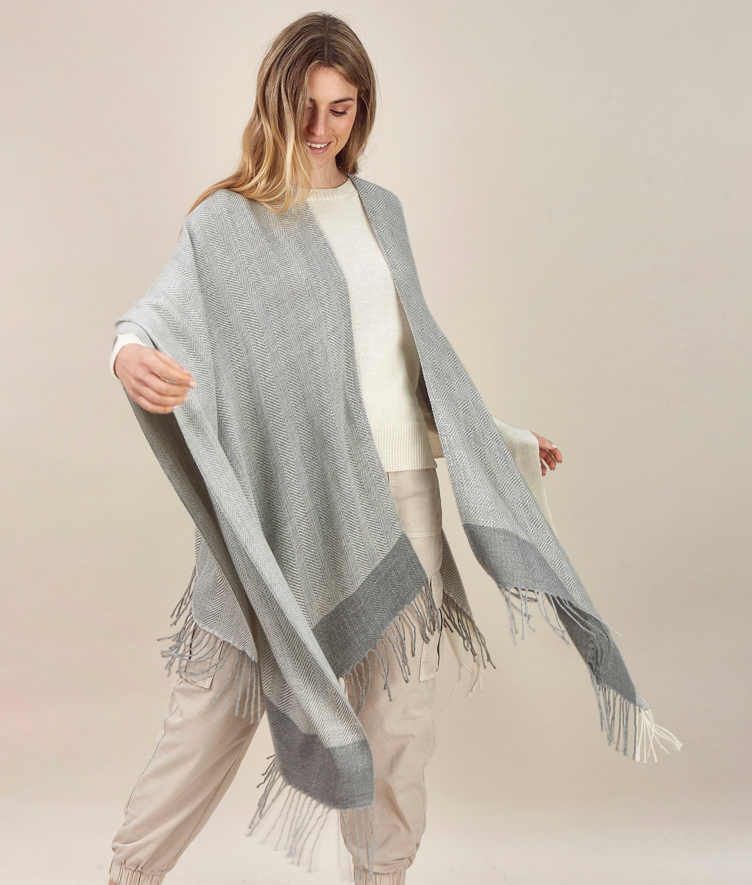 ETHNIC CAPE C002
